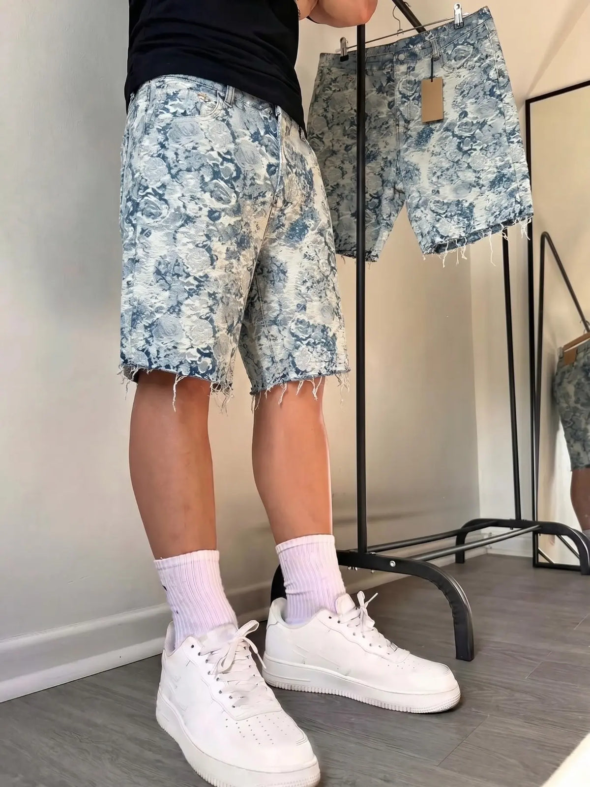 Men's Summer Vintage Washed Blue Gradient Denim Shorts, Loose-Fitting Wide Leg Jeans, Casual High Street Style Five-Quarter Pants, Loose Fit Jorts