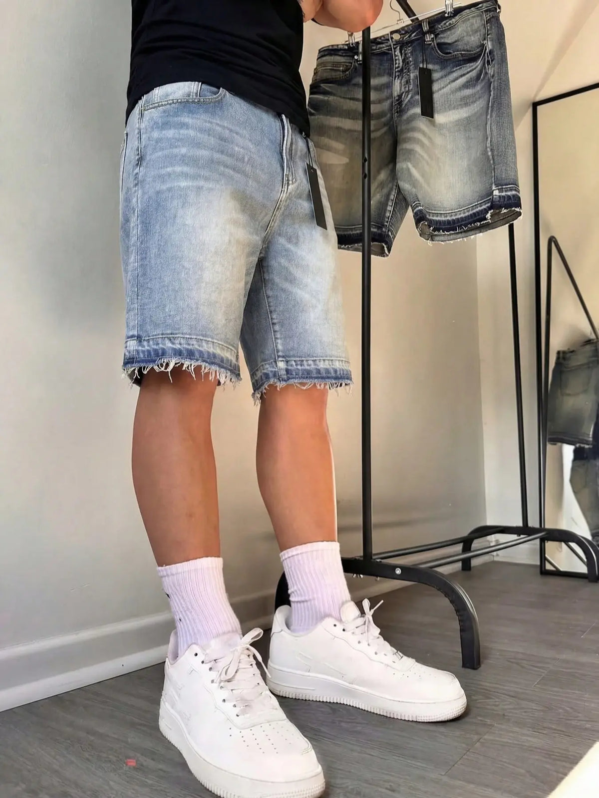 Men's Summer Vintage Washed Blue Gradient Denim Shorts, Loose-Fitting Wide Leg Jeans, Casual High Street Style Five-Quarter Pants, Loose Fit Jorts