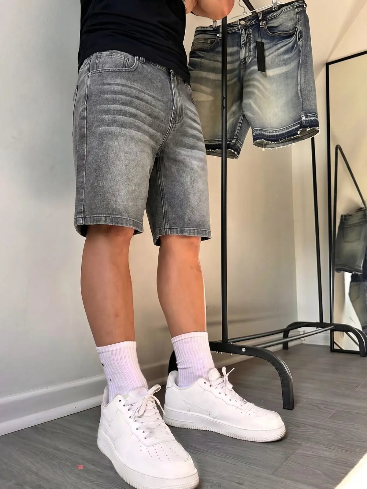 Men's Summer Vintage Washed Blue Gradient Denim Shorts, Loose-Fitting Wide Leg Jeans, Casual High Street Style Five-Quarter Pants, Loose Fit Jorts