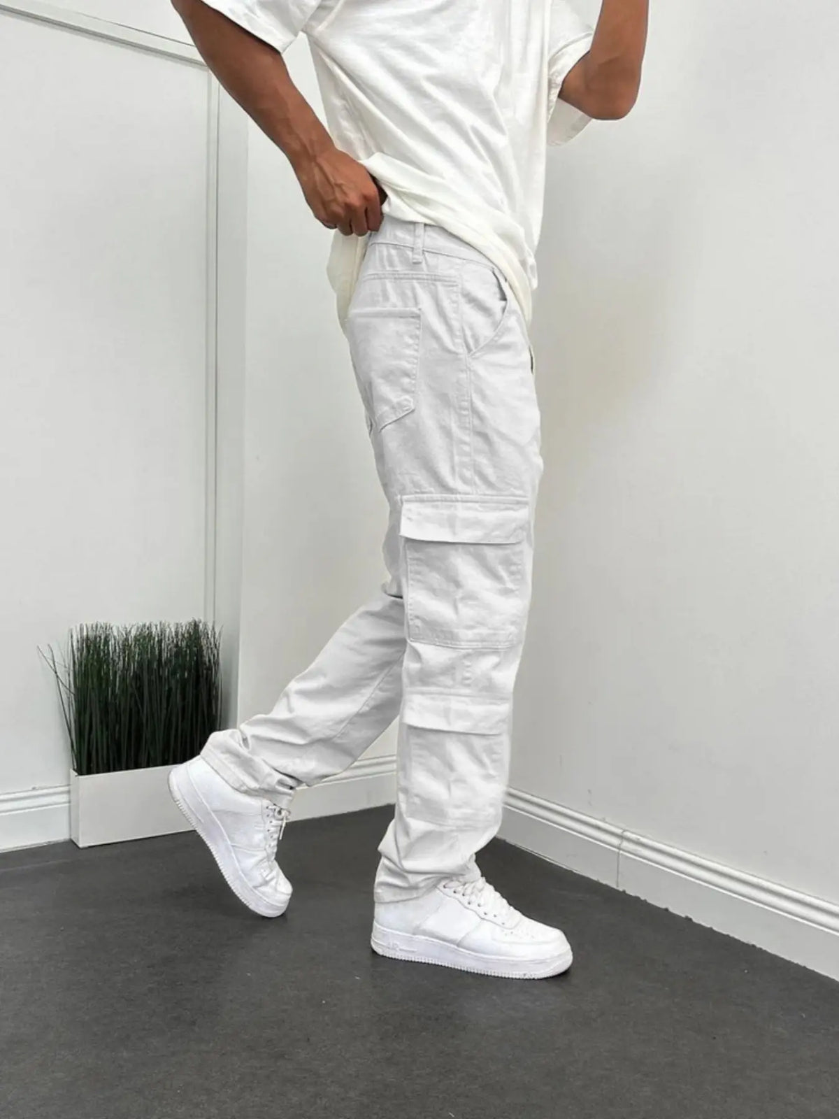 Men's New Casual Plain Baggy Straight Leg Jeans Pants with Side Pockets, Loose-Fitting Button Fly Denim Jeans for All Seasons, Trendy Korean Style Streetwear Fashion