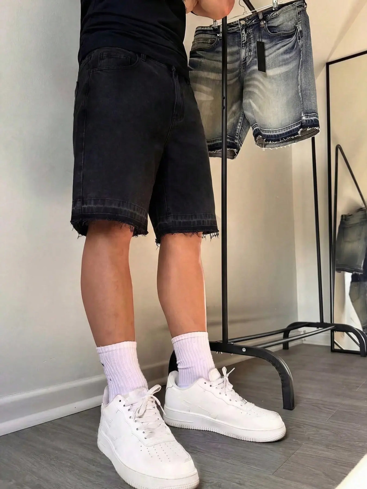 Men's Summer Vintage Washed Blue Gradient Denim Shorts, Loose-Fitting Wide Leg Jeans, Casual High Street Style Five-Quarter Pants, Loose Fit Jorts
