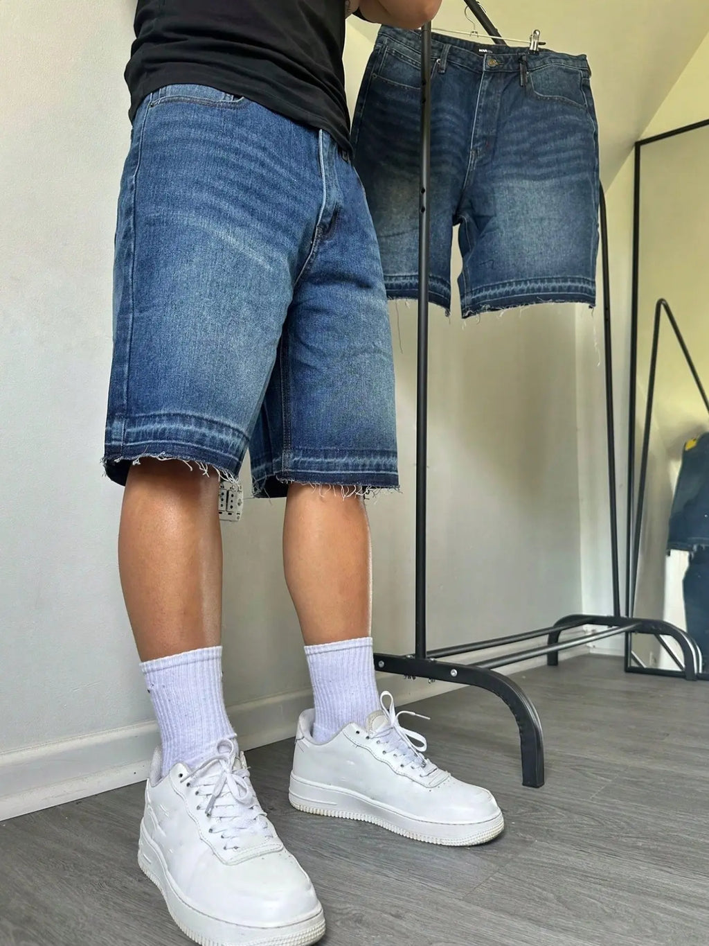 Men's Summer Vintage Washed Blue Gradient Denim Shorts, Loose-Fitting Wide Leg Jeans, Casual High Street Style Five-Quarter Pants, Loose Fit Jorts