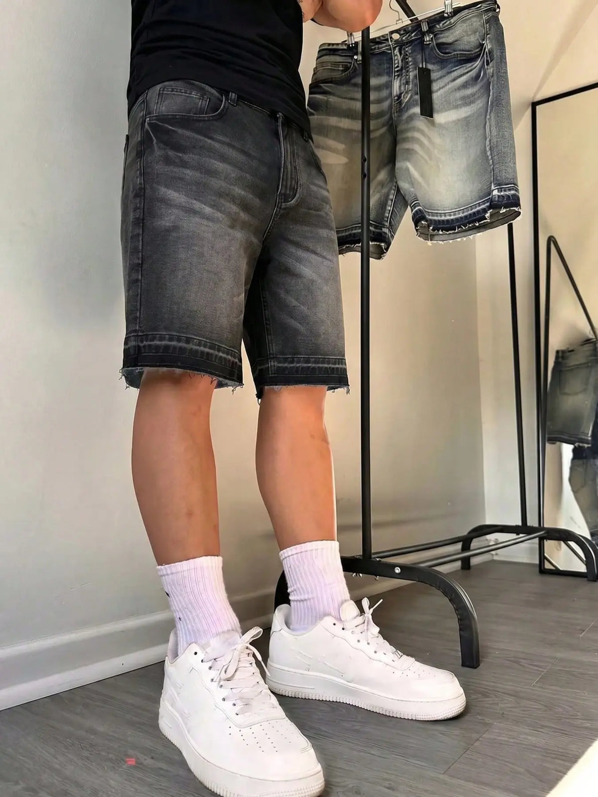 Men's Summer Vintage Washed Blue Gradient Denim Shorts, Loose-Fitting Wide Leg Jeans, Casual High Street Style Five-Quarter Pants, Loose Fit Jorts