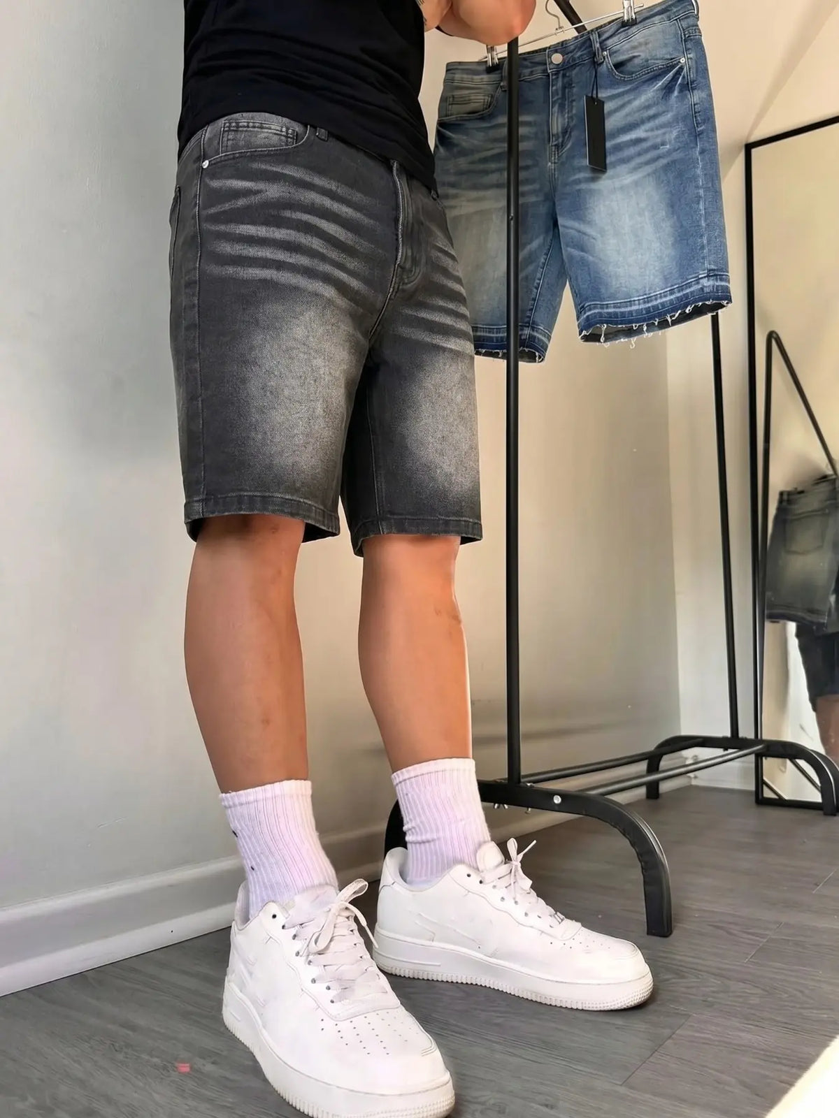 Men's Summer Vintage Washed Blue Gradient Denim Shorts, Loose-Fitting Wide Leg Jeans, Casual High Street Style Five-Quarter Pants, Loose Fit Jorts