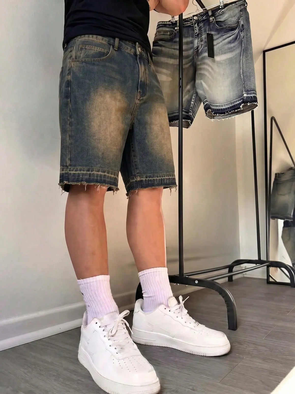 Men's Summer Vintage Washed Blue Gradient Denim Shorts, Loose-Fitting Wide Leg Jeans, Casual High Street Style Five-Quarter Pants, Loose Fit Jorts