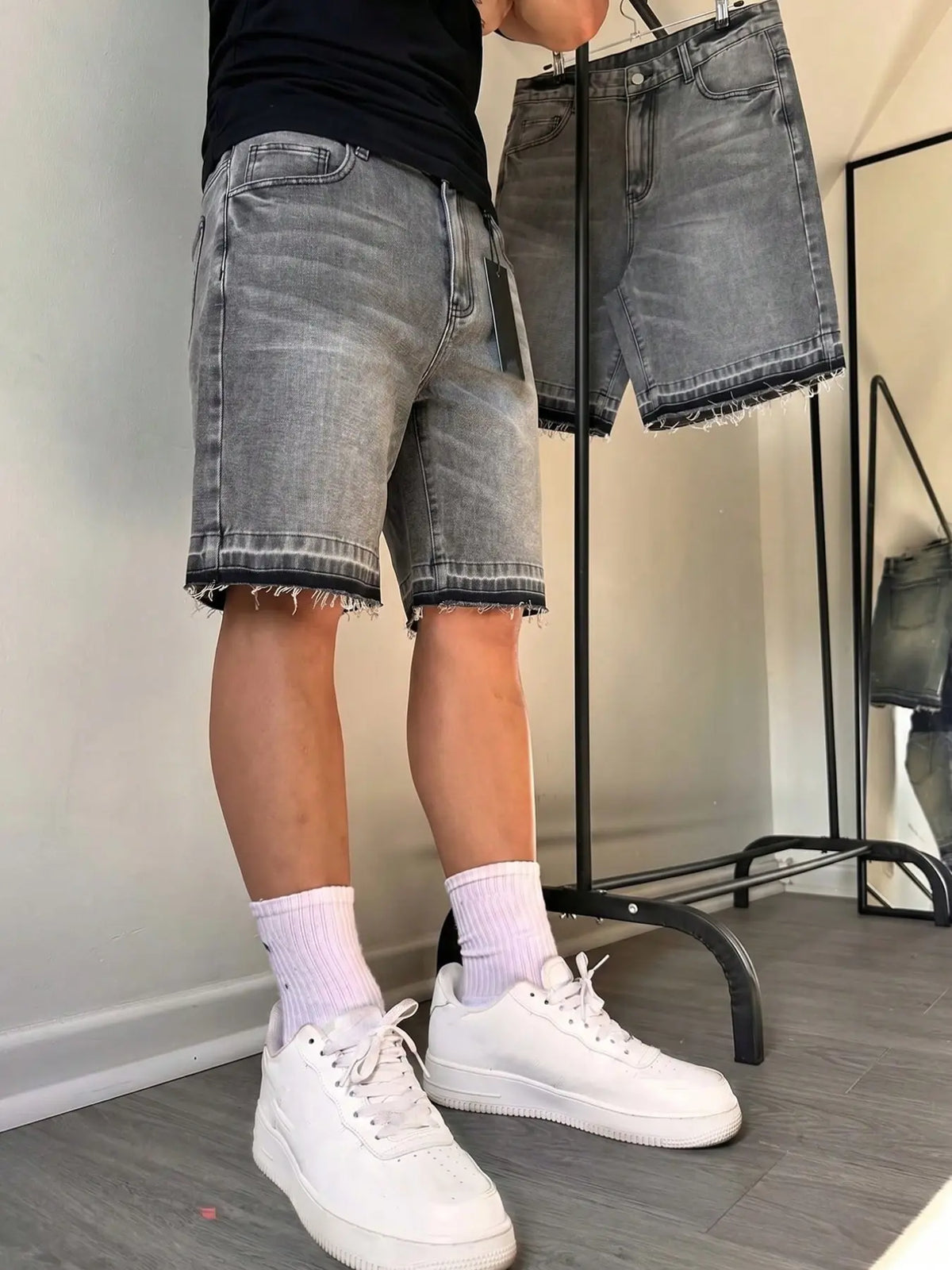 Men's Summer Vintage Washed Blue Gradient Denim Shorts, Loose-Fitting Wide Leg Jeans, Casual High Street Style Five-Quarter Pants, Loose Fit Jorts