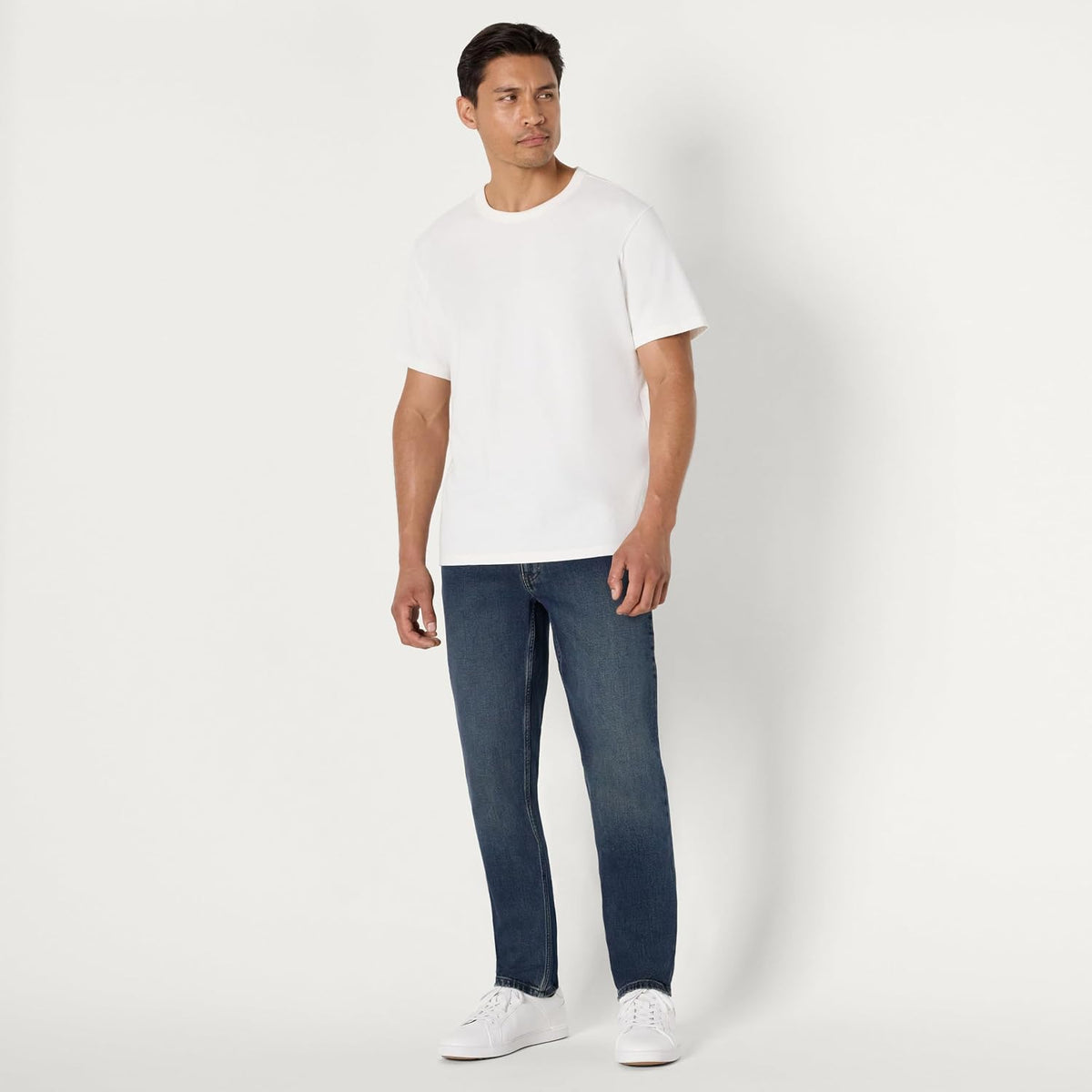 Amazon Essentials Men's Athletic Fit Jeans with Extra Room in Hip and Thigh, Low Stretch Denim, 5 Pocket Styling