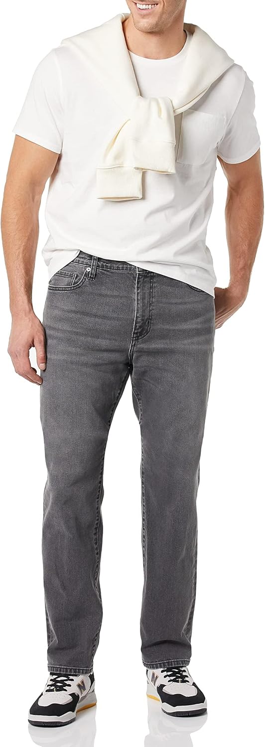 Amazon Essentials Men's Straight-Fit Stretch Jean, Light-Stretch Denim