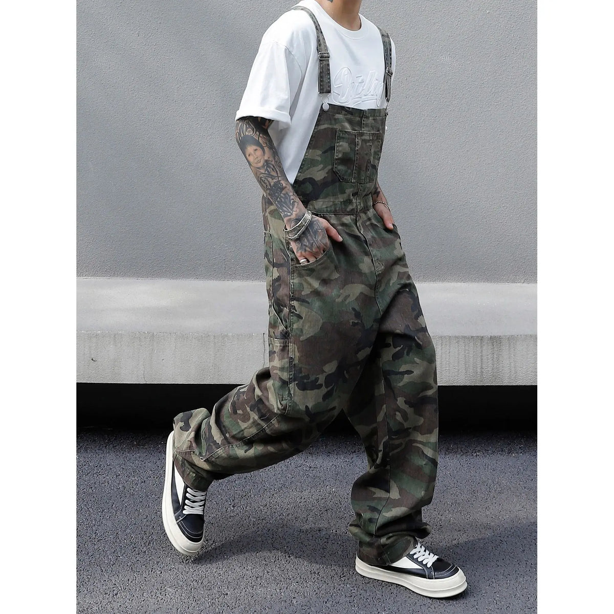 Men's 100% Pure Cotton Oversize Loose-Fit Camouflage Cargo Suspender Overalls Pants - Vintage Washed Denim, Bold Graphic, Classic Retro Vibe, Stylish Straps, Multiple Pockets, All Seasons, Sneaker Friendly, Menswear for Outdoors Casual Streetwear