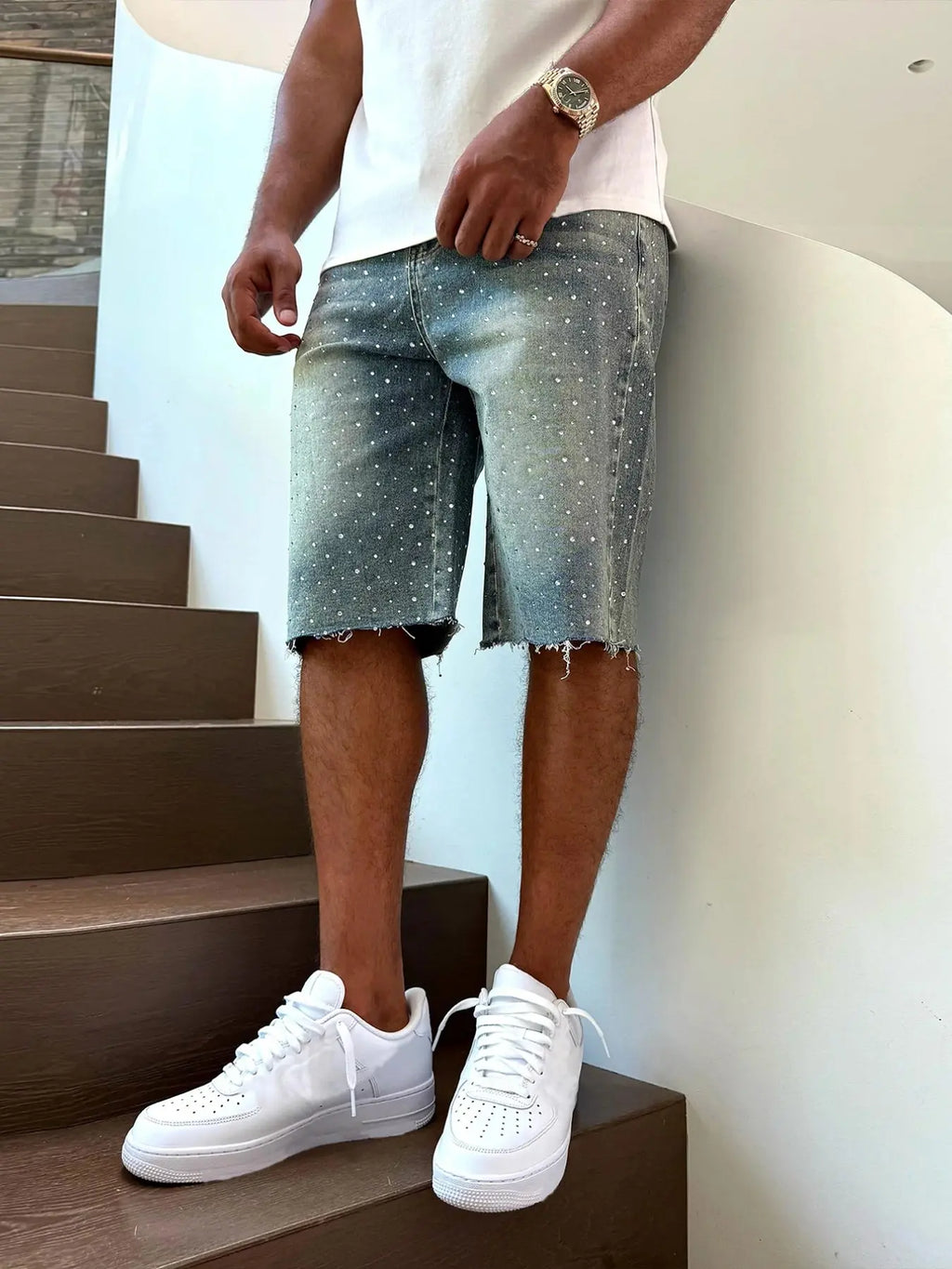 Men's Light Blue Casual Fashion Denim Mid-Length Shorts, Aesthetic Streetwear with Rhinestone Embellishment, Raw Hem Cuffs, Tropical Resort Vibe for Summer Street Style