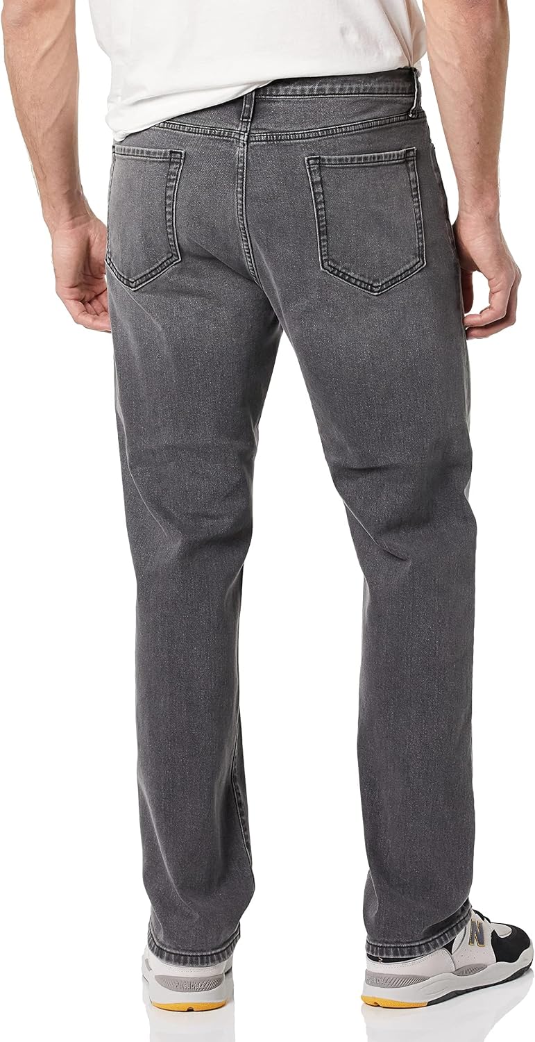 Amazon Essentials Men's Straight-Fit Stretch Jean, Light-Stretch Denim