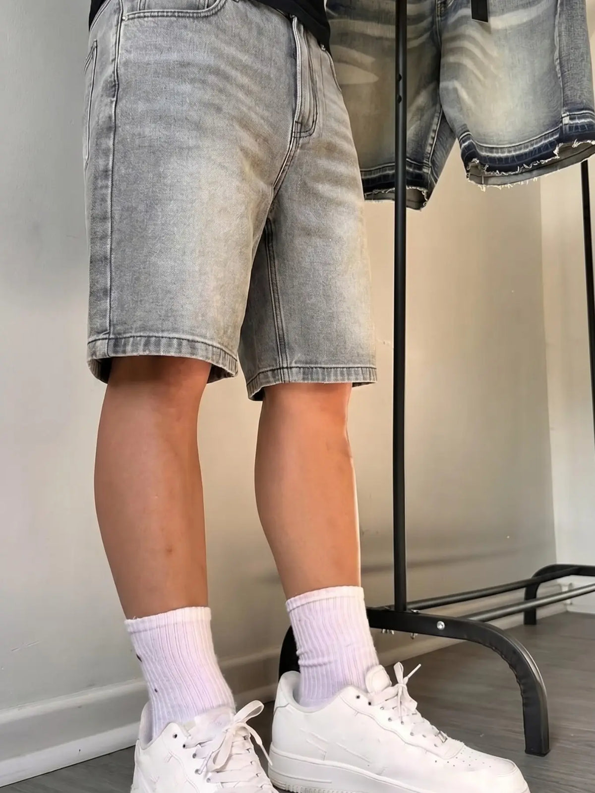 Men's Summer Vintage Washed Blue Gradient Denim Shorts, Loose-Fitting Wide Leg Jeans, Casual High Street Style Five-Quarter Pants, Loose Fit Jorts
