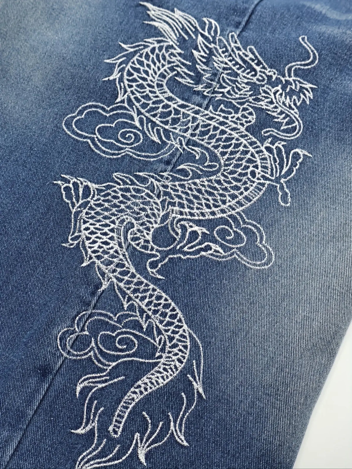 Men's Dragon Embroidery Pocket Frayed Loose Denim Shorts, High Street Trendy Streetwear Casual Straight-Leg Relaxed Fit, Comfortable Everyday Wear