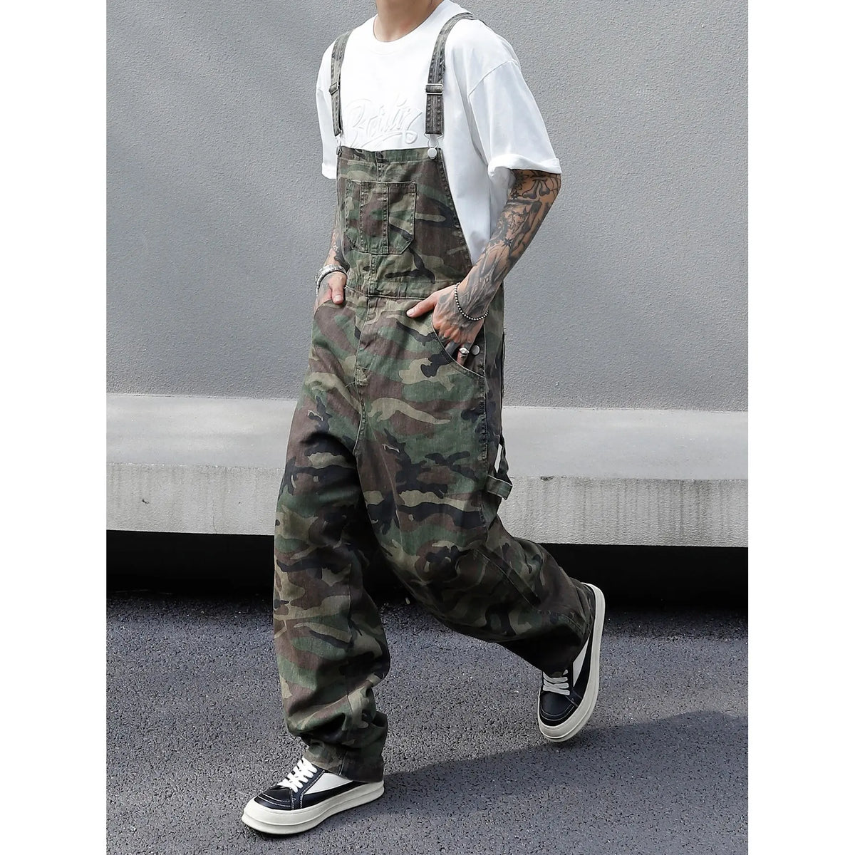 Men's 100% Pure Cotton Oversize Loose-Fit Camouflage Cargo Suspender Overalls Pants - Vintage Washed Denim, Bold Graphic, Classic Retro Vibe, Stylish Straps, Multiple Pockets, All Seasons, Sneaker Friendly, Menswear for Outdoors Casual Streetwear